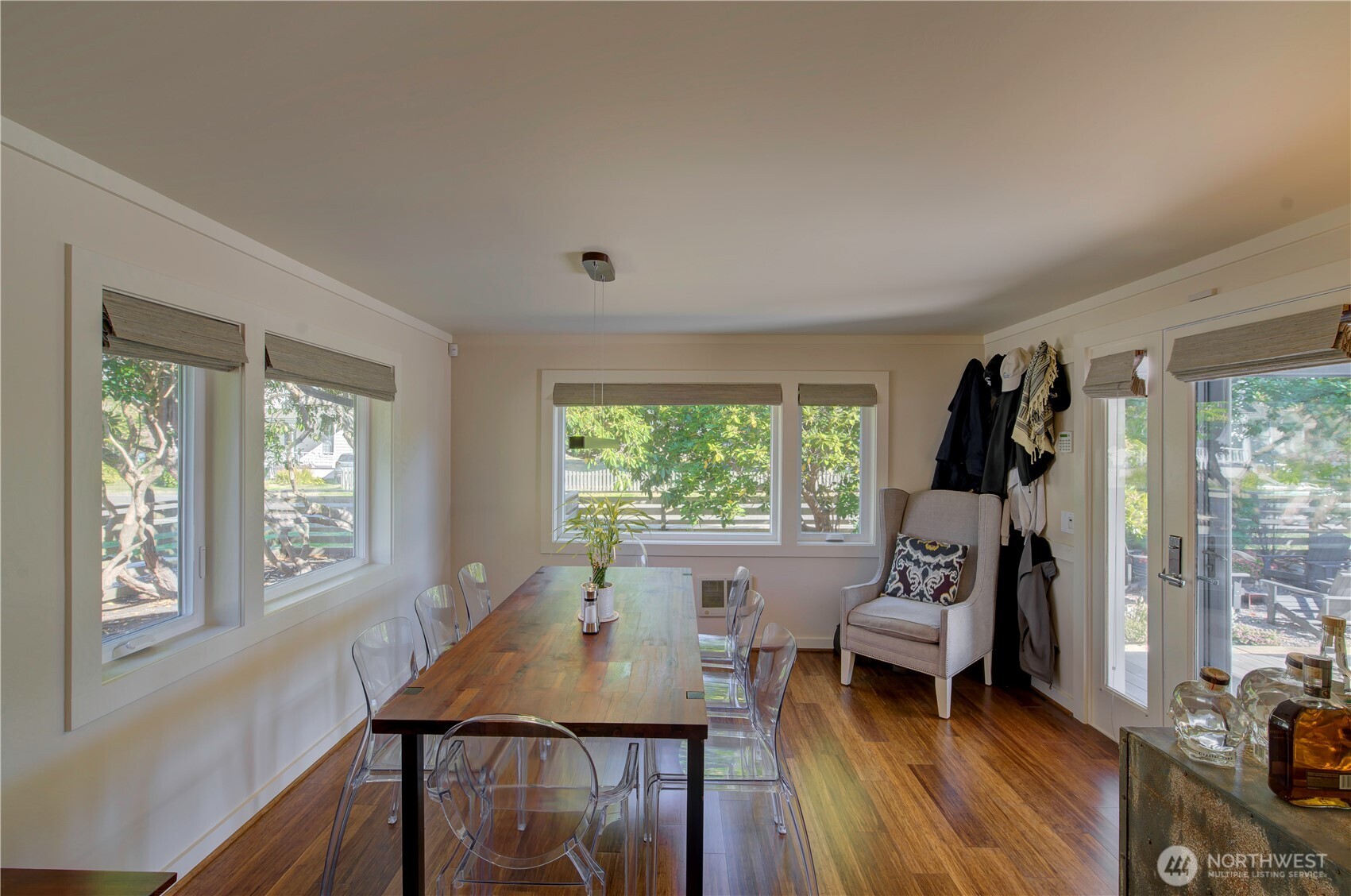 1115 34 Street Seaview, WA 98644 - Photo 9 of 31 a living room with furniture and a large window
