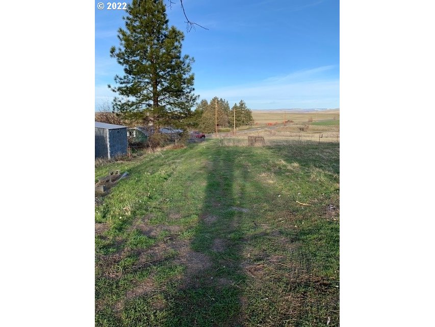 49366 Cayuse Road Pendleton, OR 97801 - Photo 9 of 12 a view of a yard from balcony