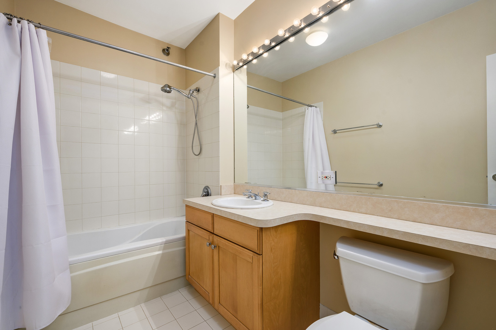 501 North Clinton Street, Unit 2001 Chicago, IL 60654 - Photo 13 of 37