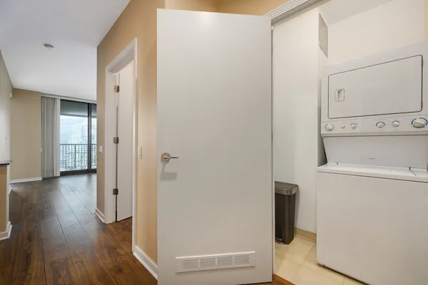 $295,000 | 501 North Clinton Street, Unit 2001, Chicago, IL 60654