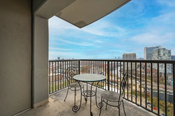 $295,000 | 501 North Clinton Street, Unit 2001, Chicago, IL 60654