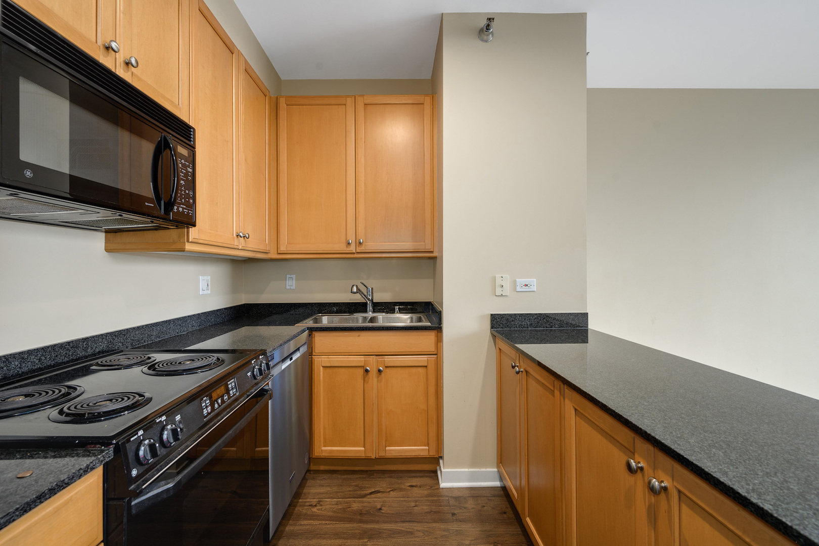 501 North Clinton Street, Unit 2001 Chicago, IL 60654 - Photo 9 of 37