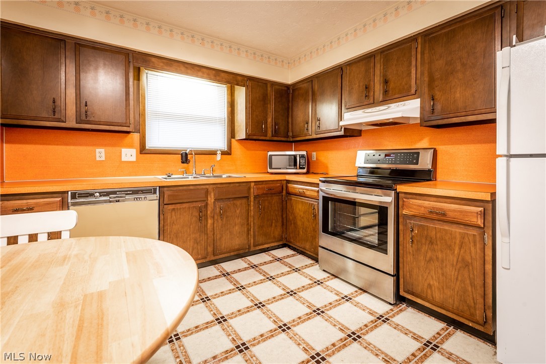 4835 2nd Street Northwest Canton, OH 44708 - Photo 13 of 28 Great counter space