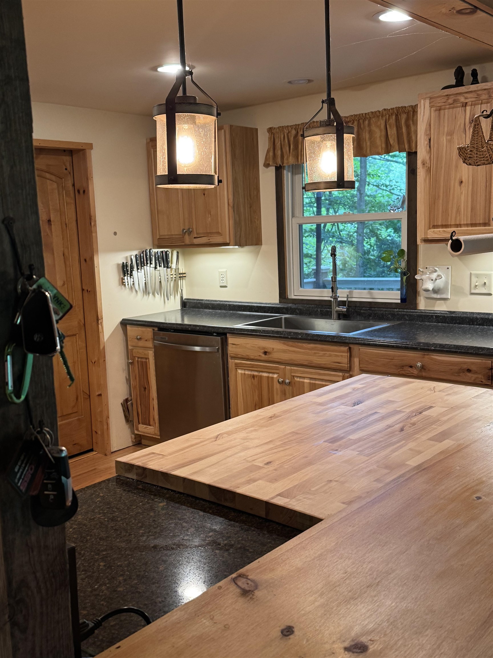 128 Upper Pines Road Warren, VT 05674 - Photo 10 of 36 Gallery Image 10