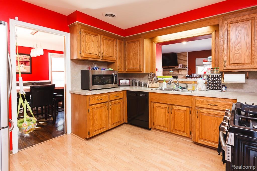 31131 Kelly Road Fraser, MI 48026 - Photo 12 of 23