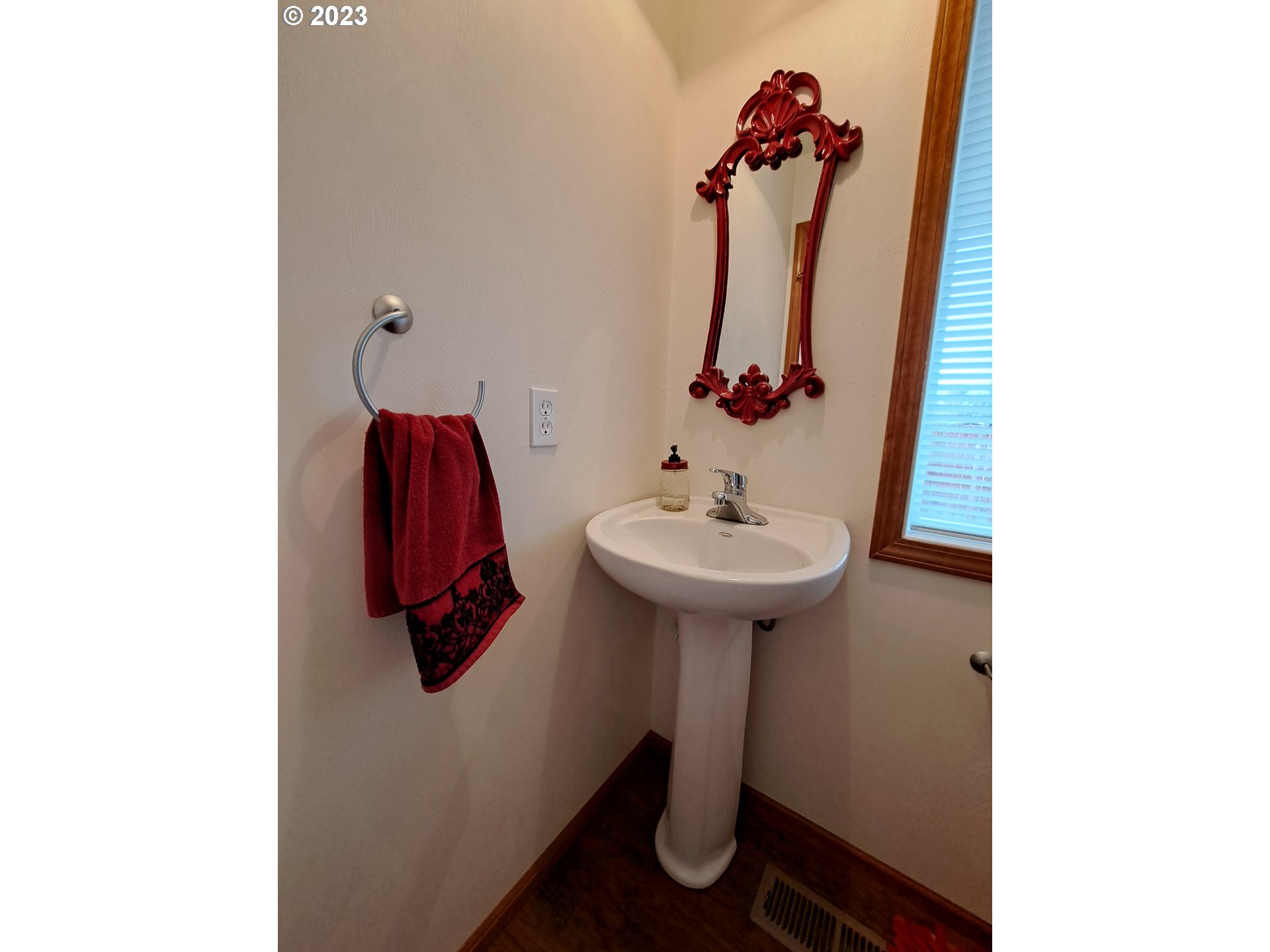 1254 Ostrander Lane Cottage Grove, OR 97424 - Photo 12 of 24 Bathroom