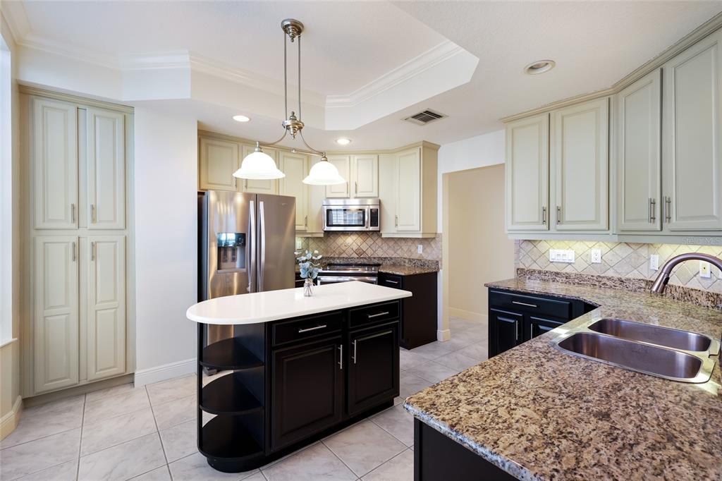 6422 Water Crest Way, Unit 302 Lakewood Ranch, FL 34202 - Photo 9 of 42