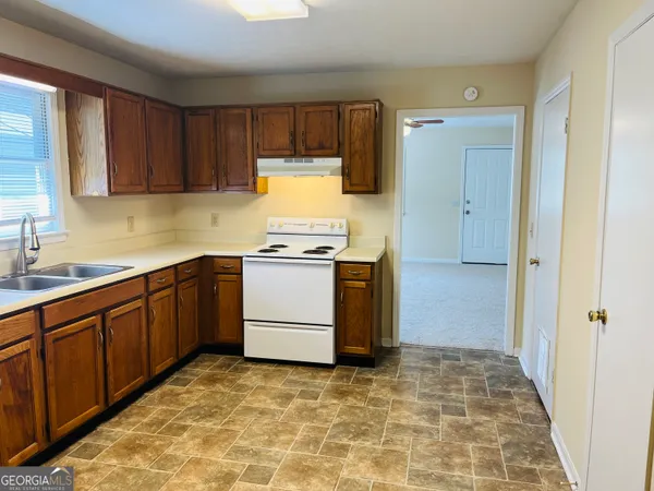 $1,295 | 25 St Clair Street, Newnan, GA 30263