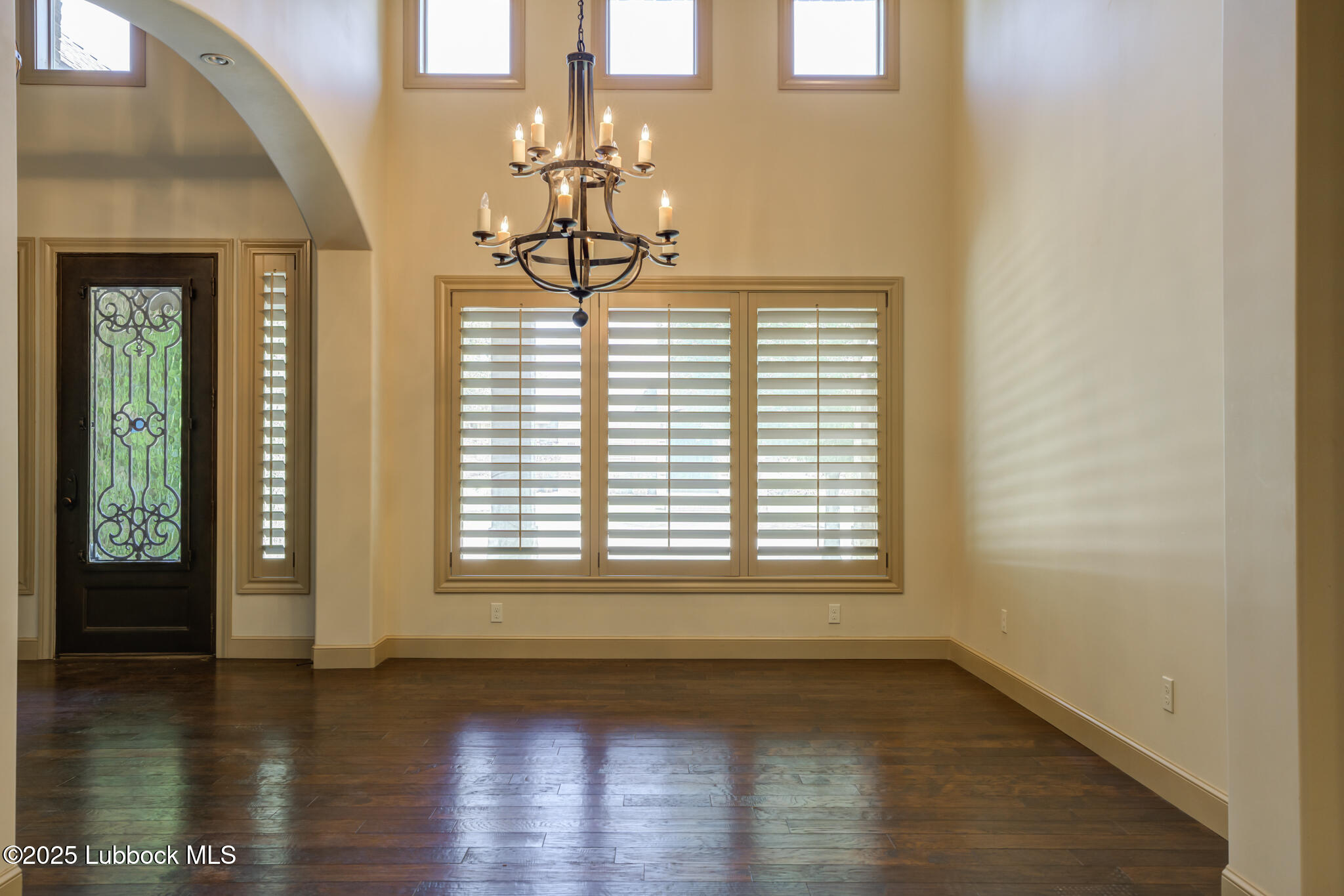6103 89th Street Lubbock, TX 79424 - Photo 15 of 73 a view of a livingroom with wooden floor and a window