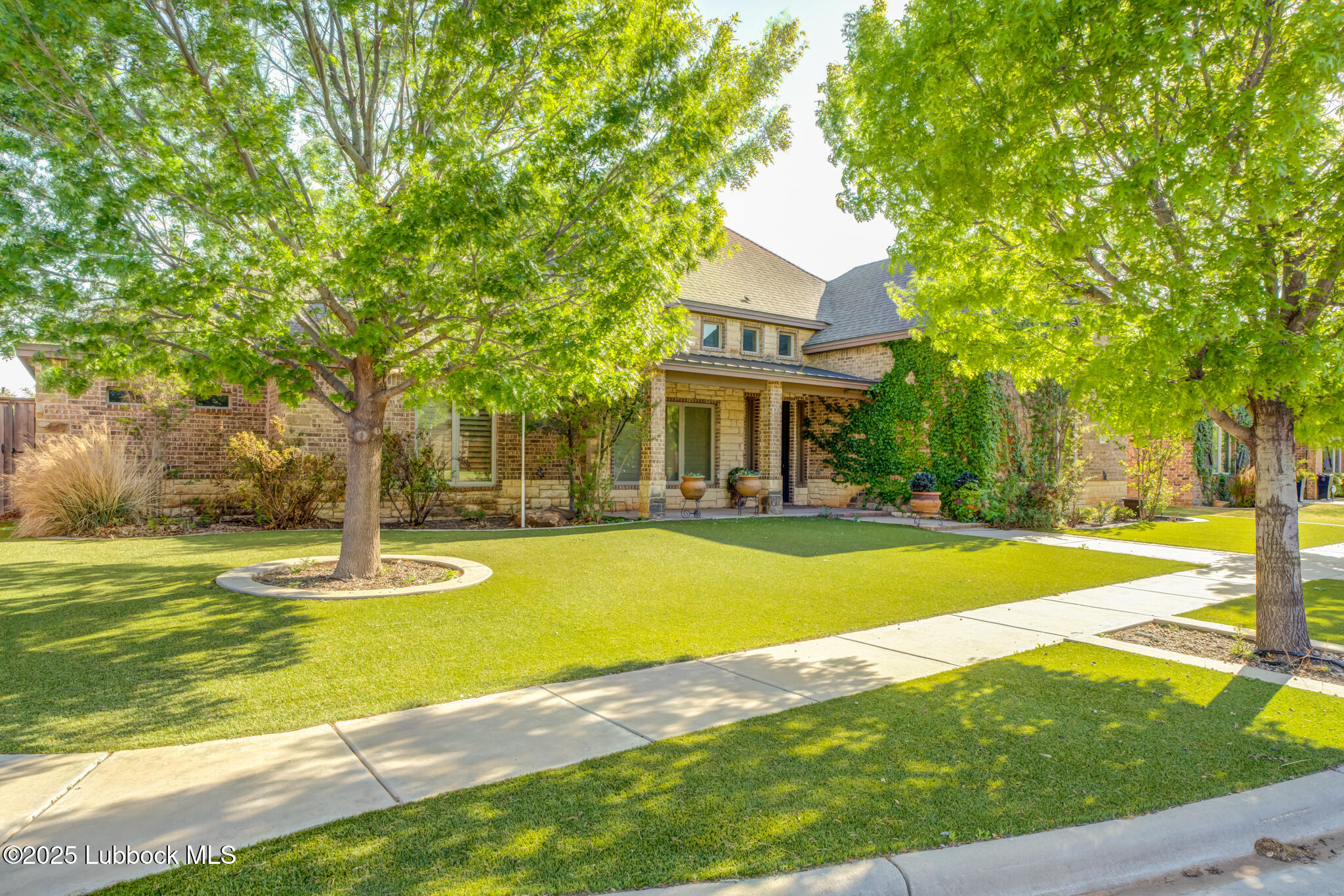 6103 89th Street Lubbock, TX 79424 - Photo 4 of 73 a view of a house with swimming pool and a yard