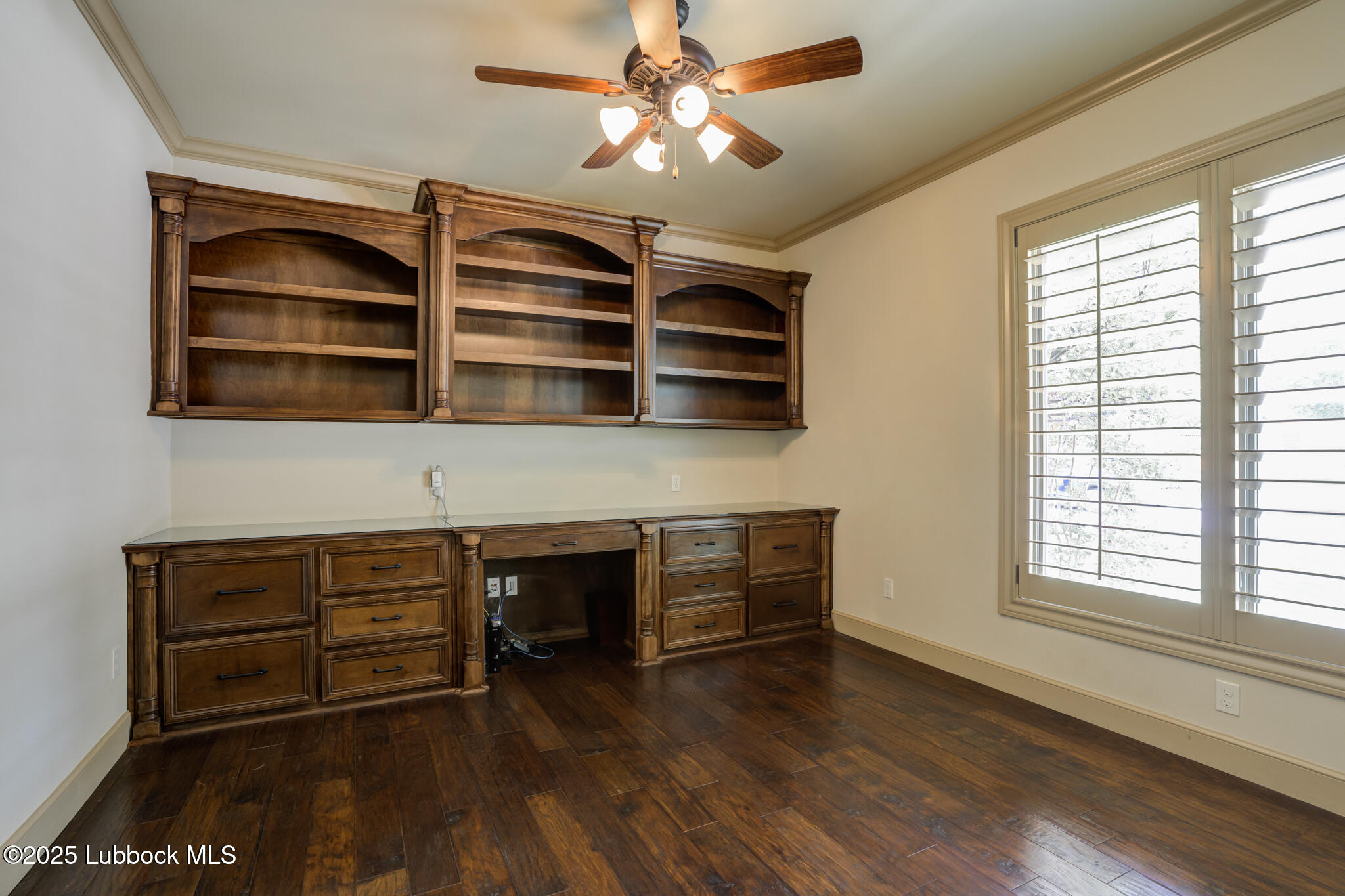6103 89th Street Lubbock, TX 79424 - Photo 48 of 73 a view of a livingroom with furniture and windows