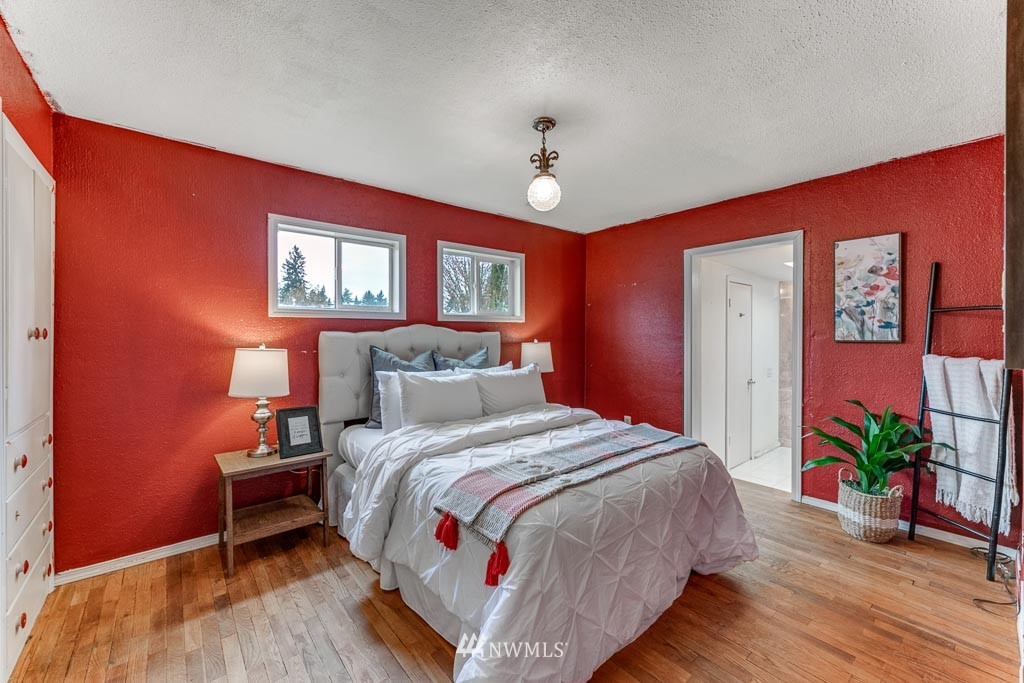 301 North Cabot Road Everett, WA 98203 - Photo 13 of 36 a bedroom with bed and window
