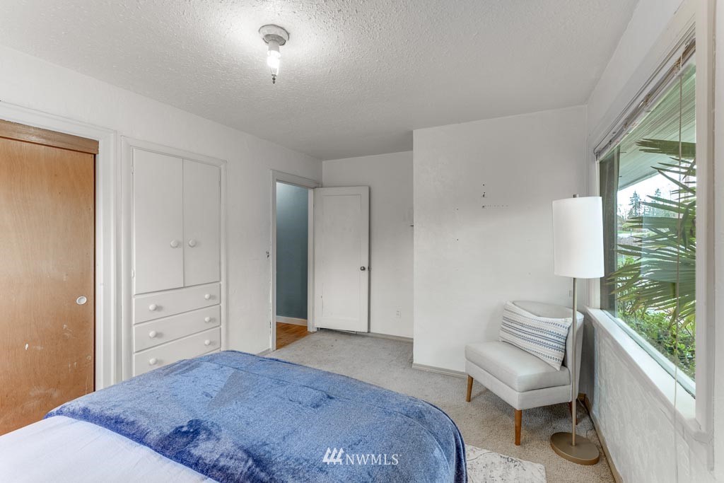 301 North Cabot Road Everett, WA 98203 - Photo 20 of 36 a bedroom with a bed and a chair