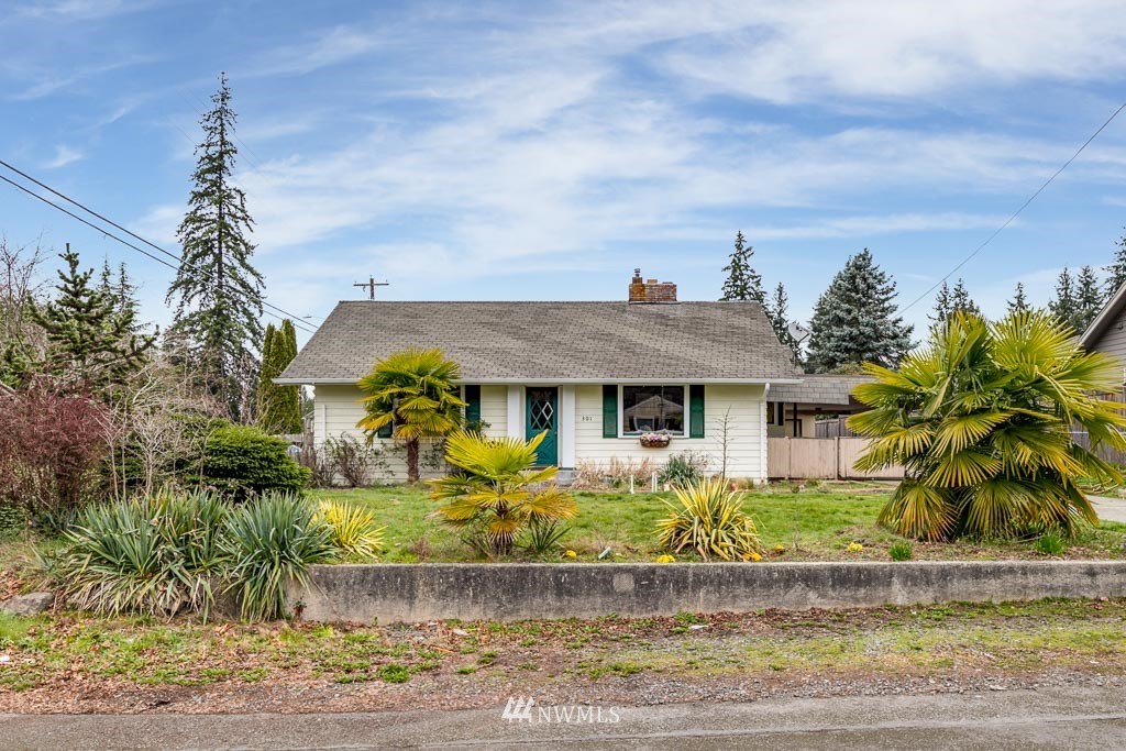 301 North Cabot Road Everett, WA 98203 - Photo 36 of 36 a front view of a house with a yard