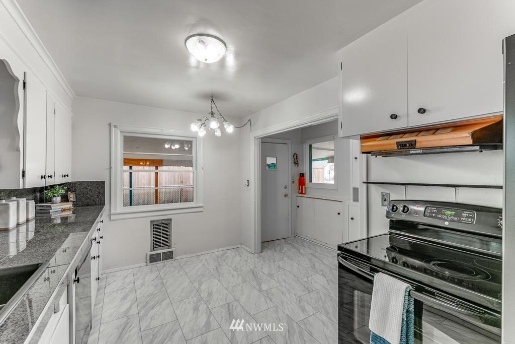301 North Cabot Road Everett, WA 98203 - Photo 10 of 36 a kitchen that has a stove and a sink
