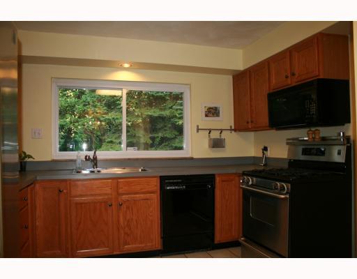 200 Oakridge Road Pittsburgh, PA 15237 - Photo 8 of 18 Kitchen.