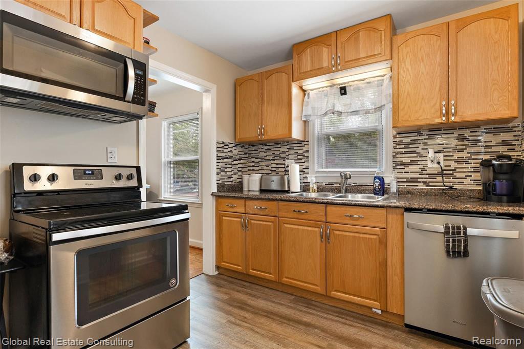 847 Menominee Road Pontiac, MI 48341 - Photo 16 of 30