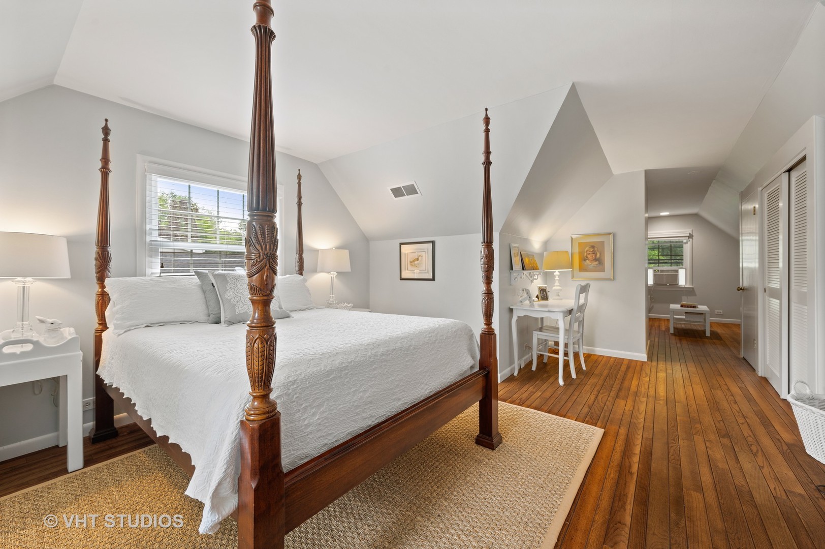 1175 Hill Road Winnetka, IL 60093 - Photo 29 of 37 a bed room with a bed and a table