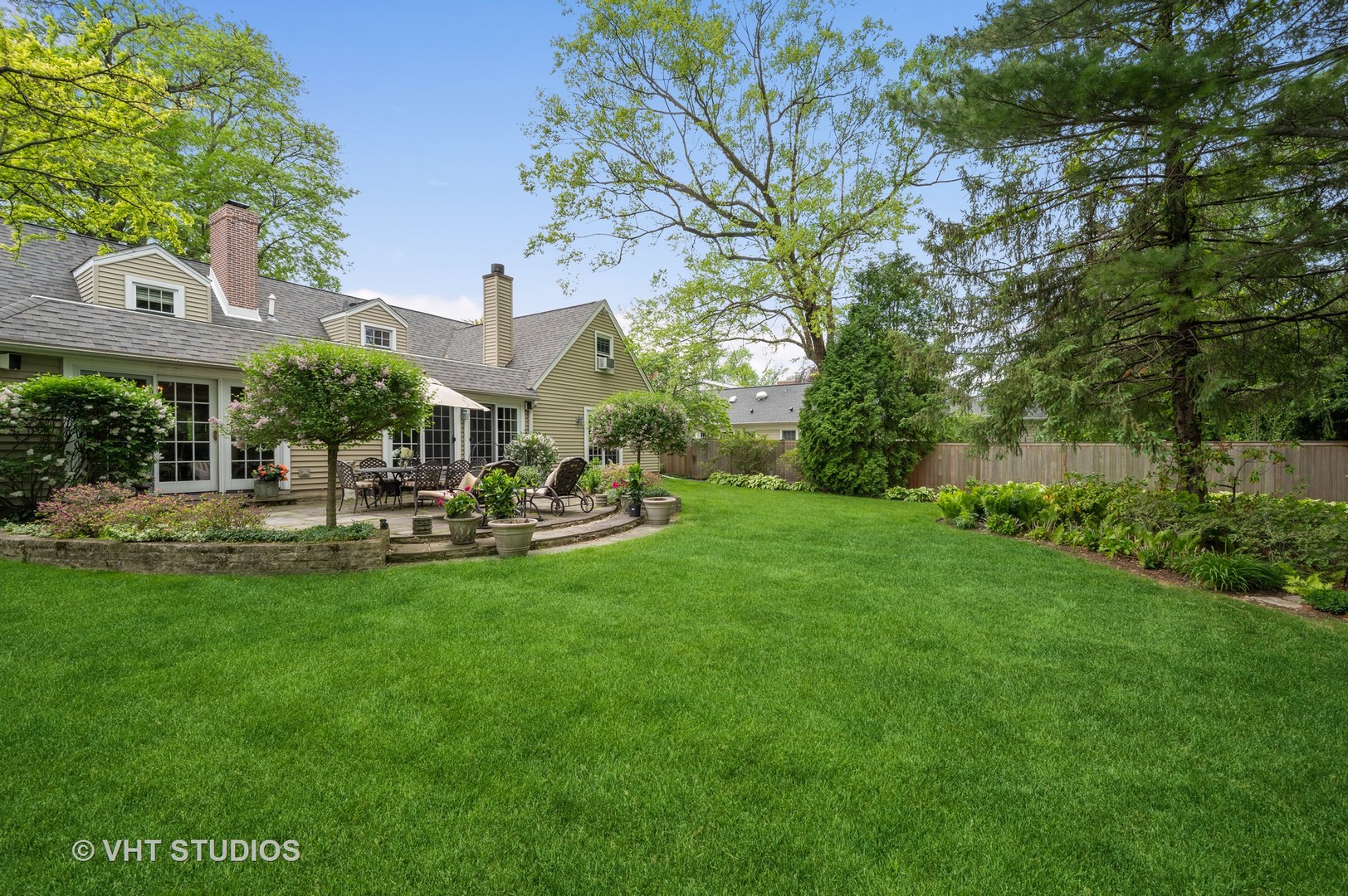 1175 Hill Road Winnetka, IL 60093 - Photo 36 of 37 a view of a big yard with plants and large trees