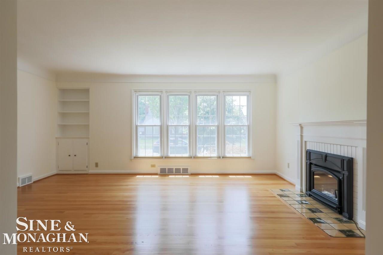 1928 Prestwick Road Grosse Pointe, MI 48236 - Photo 17 of 46 50045017-16.JPG