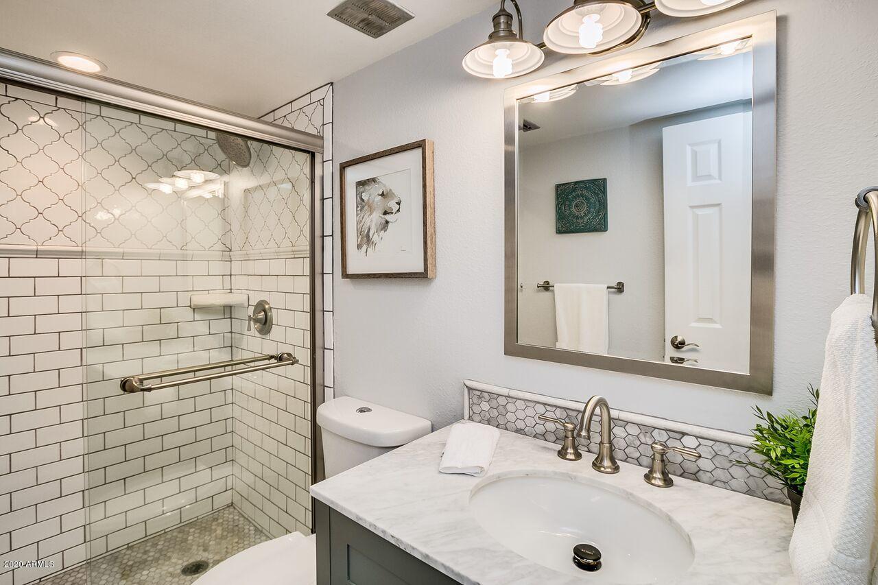 4201 East Camelback Road, Unit 2 Phoenix, AZ 85018 - Photo 8 of 24 8 - MASTER BATH (HIGH)