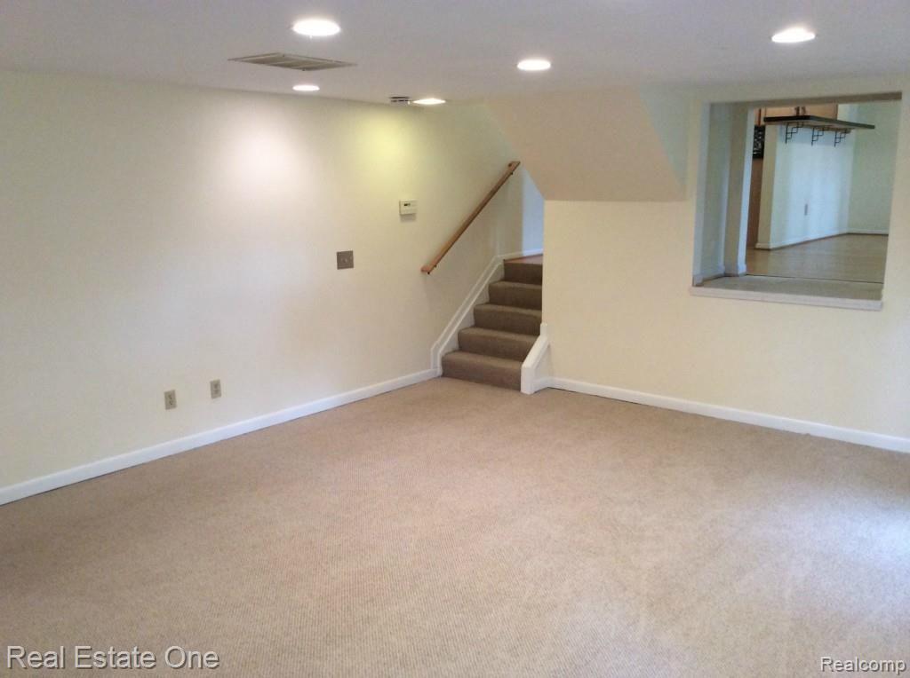 5501 Ford Road Commerce Township, MI 48382 - Photo 29 of 33 IMG_0752.jpg