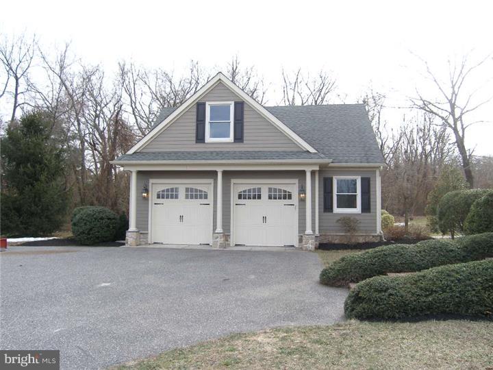 301 Fork Bridge Road Pittsgrove, NJ 08318 - Photo 2 of 25 Garage