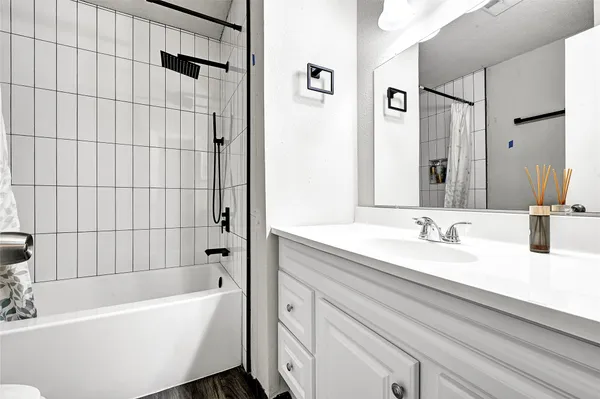 $185,000 | 11002 Hammerly Boulevard, Unit 223, Houston, TX 77043