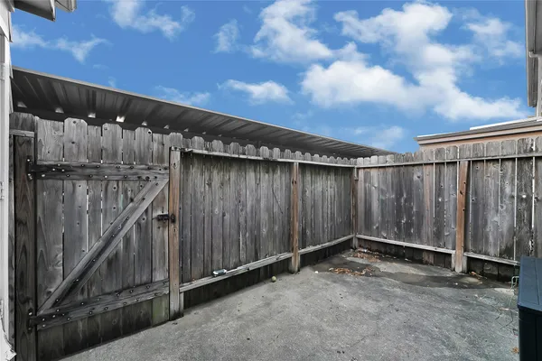 $185,000 | 11002 Hammerly Boulevard, Unit 223, Houston, TX 77043