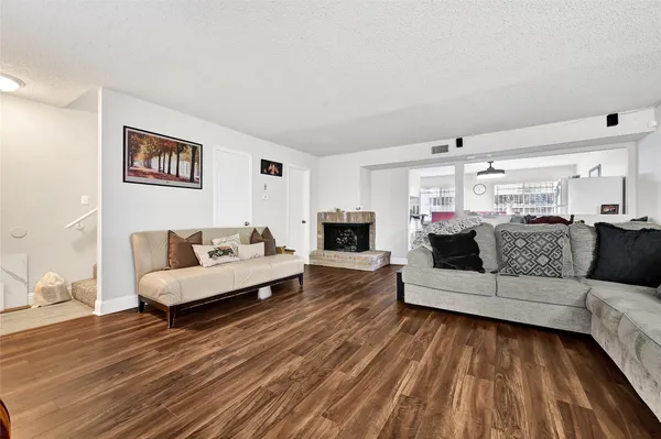 $185,000 | 11002 Hammerly Boulevard, Unit 223, Houston, TX 77043