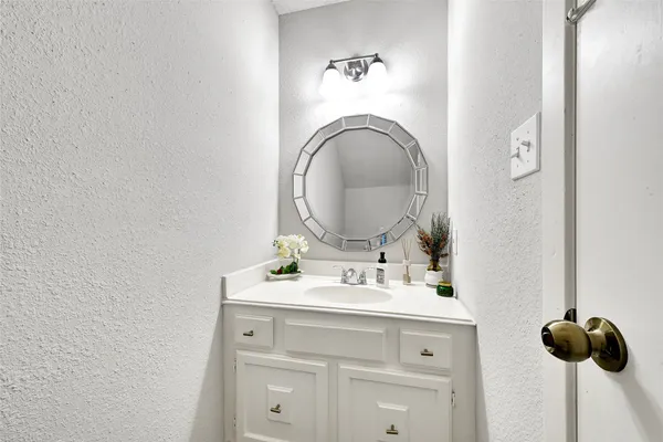 $185,000 | 11002 Hammerly Boulevard, Unit 223, Houston, TX 77043