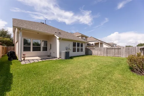 a view of a house with backyard and porch