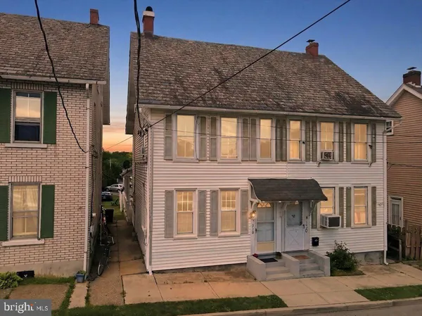 $279,900 | 318 Northampton Street, Hellertown, PA 18055