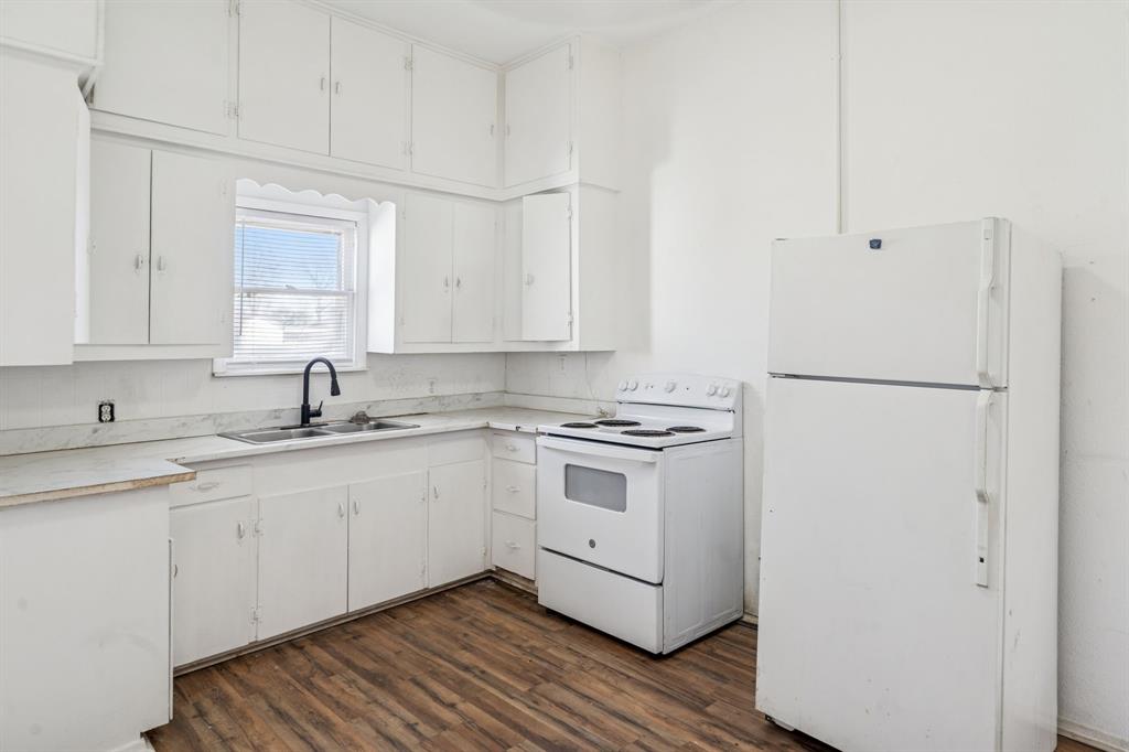 319 McKinney Street Mesquite, TX 75149 - Photo 8 of 27 a kitchen with stainless steel appliances granite countertop a sink stove and refrigerator