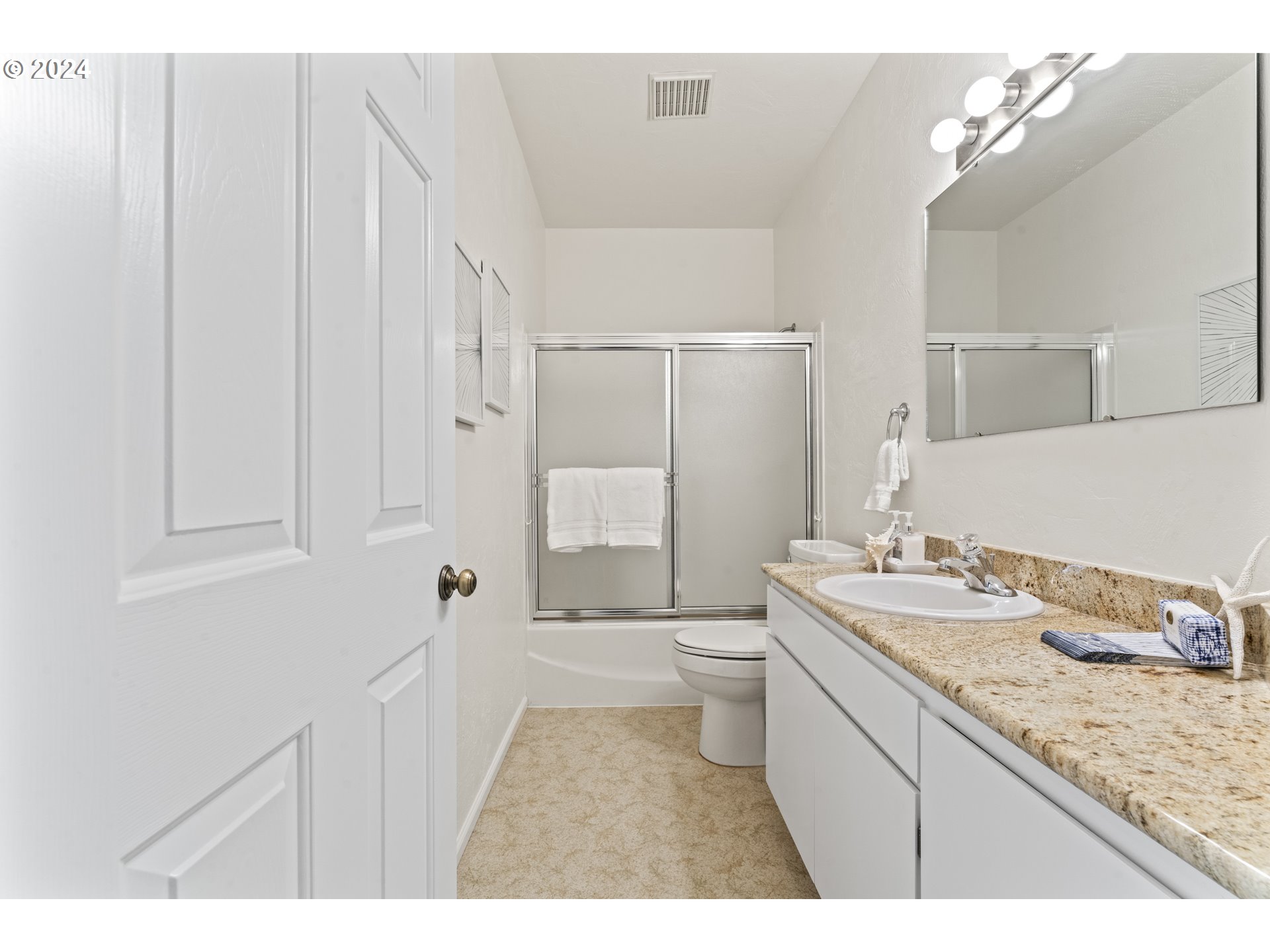 39002 Pengra Road Fall Creek, OR 97438 - Photo 24 of 48 Bathroom