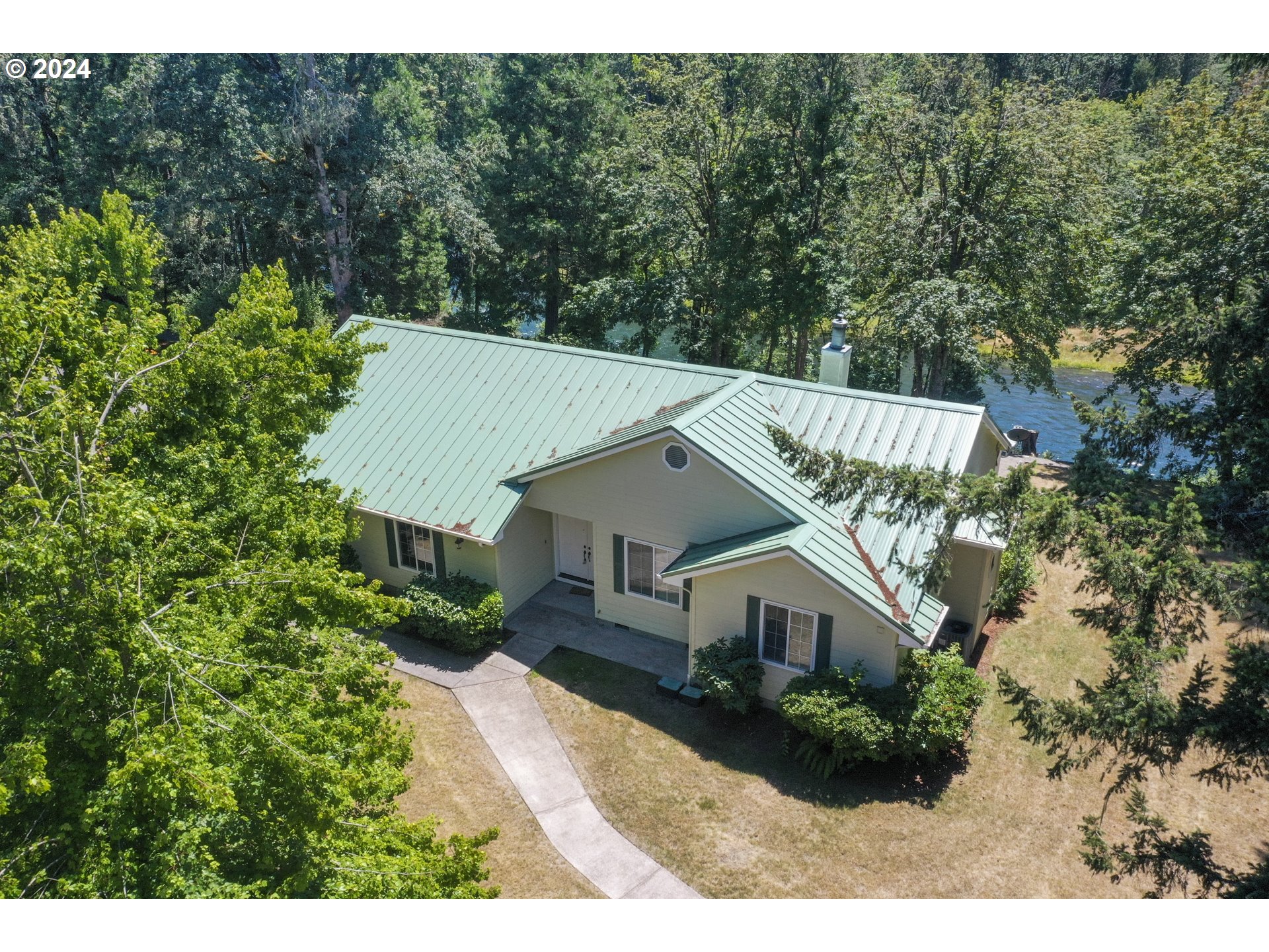 39002 Pengra Road Fall Creek, OR 97438 - Photo 43 of 48