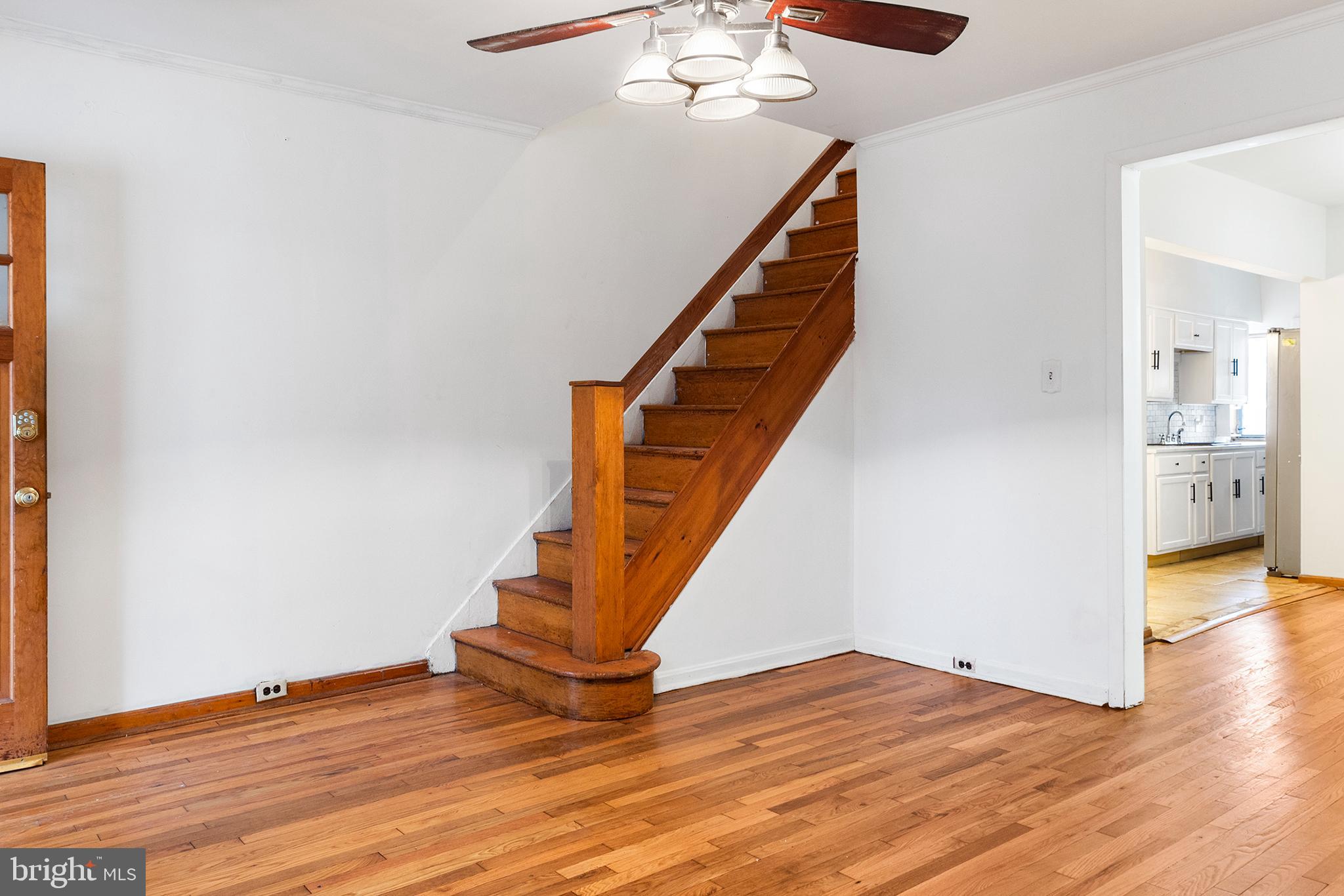 925 Kenmore Road Philadelphia, PA 19151 - Photo 1 of 23 Living Room