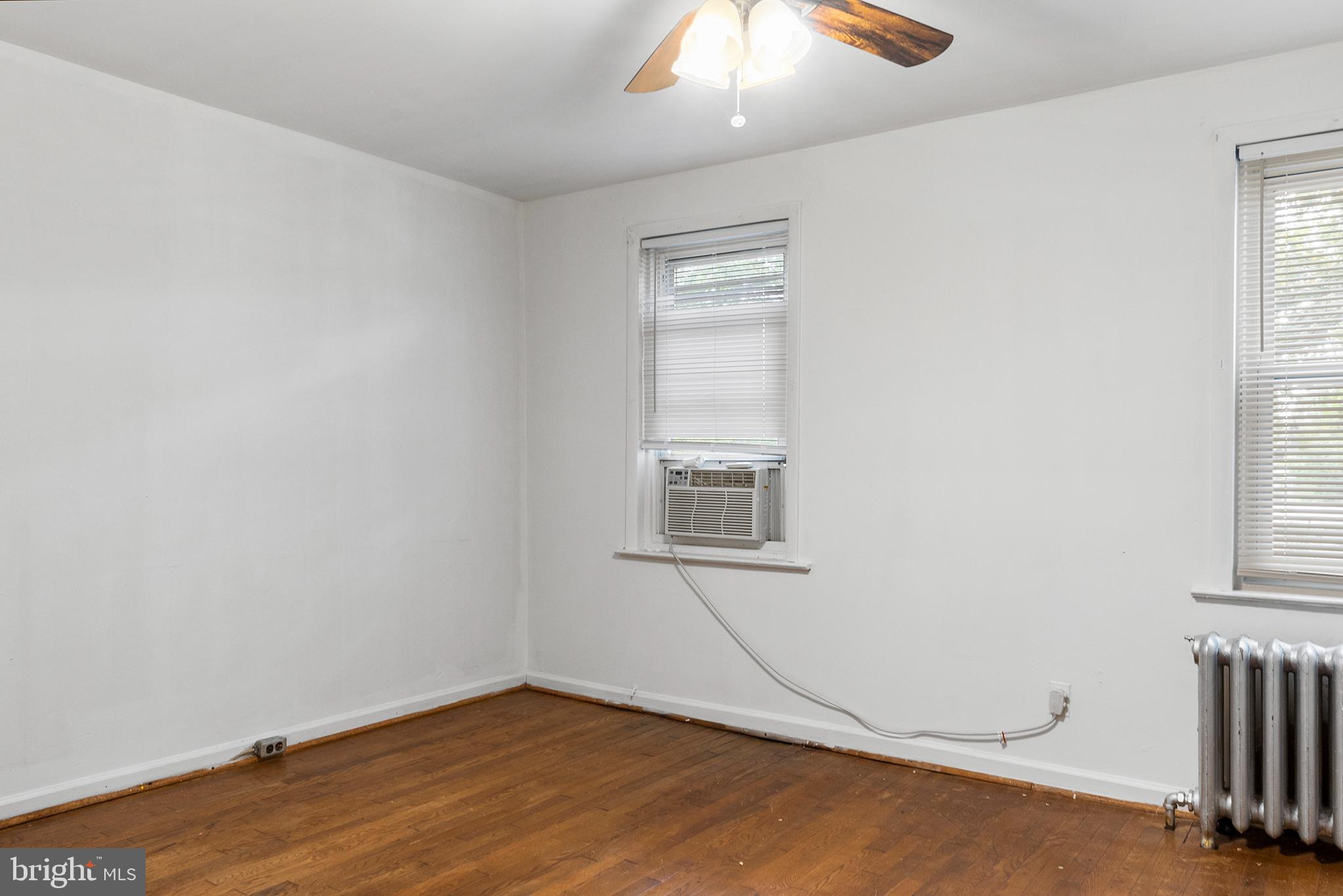 925 Kenmore Road Philadelphia, PA 19151 - Photo 12 of 23 Front Bedrom