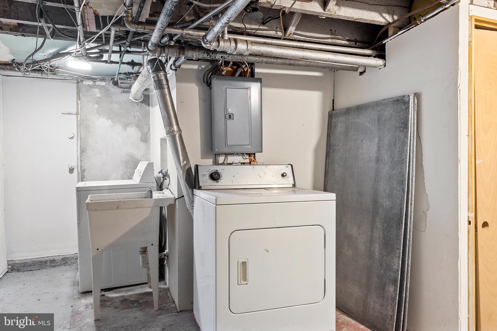 925 Kenmore Road Philadelphia, PA 19151 - Photo 20 of 23 Laundry room