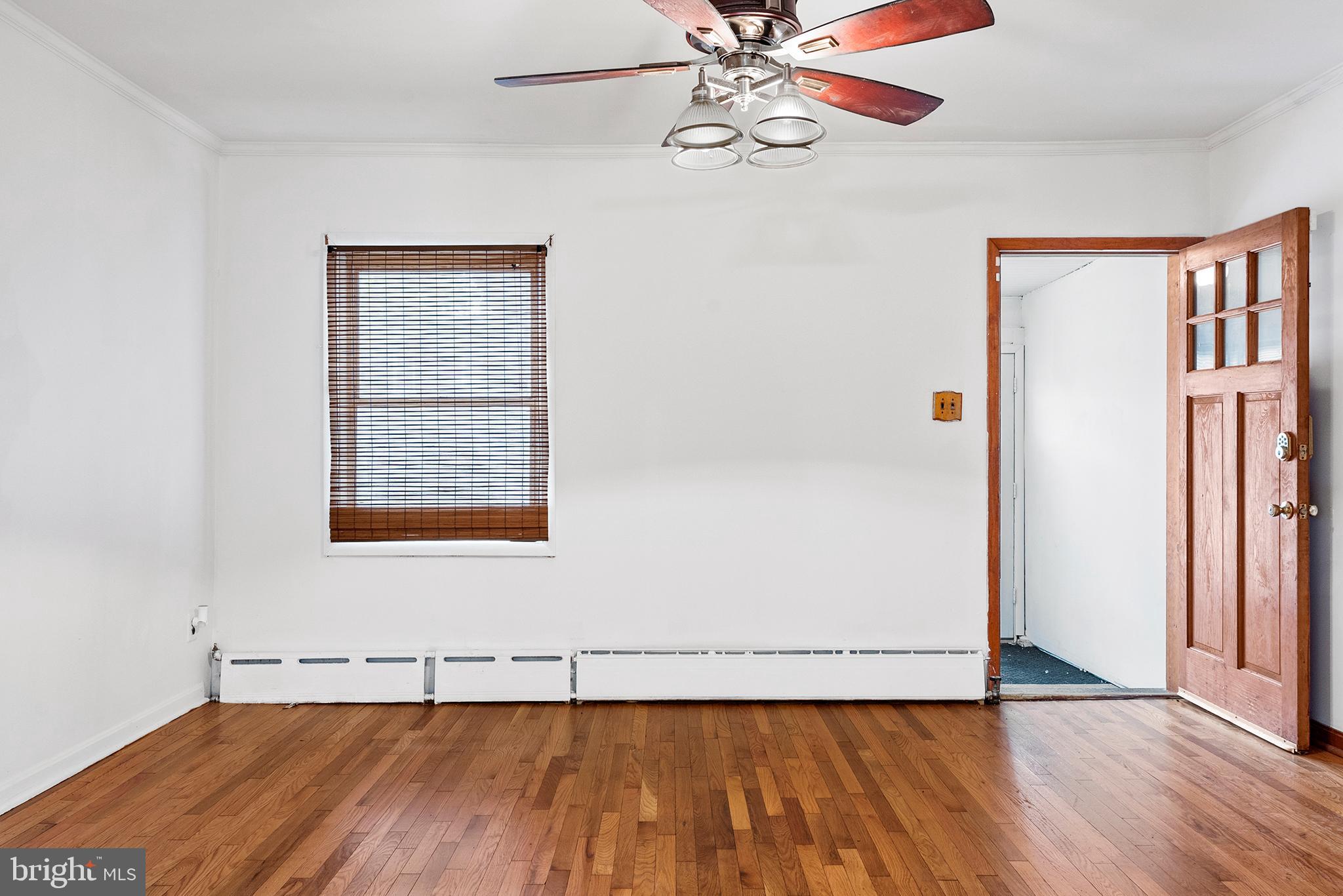 925 Kenmore Road Philadelphia, PA 19151 - Photo 3 of 23 Living Room