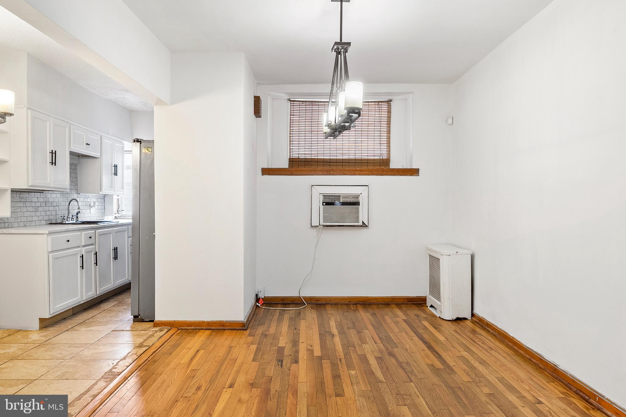 925 Kenmore Road Philadelphia, PA 19151 - Photo 5 of 23 Dining Room