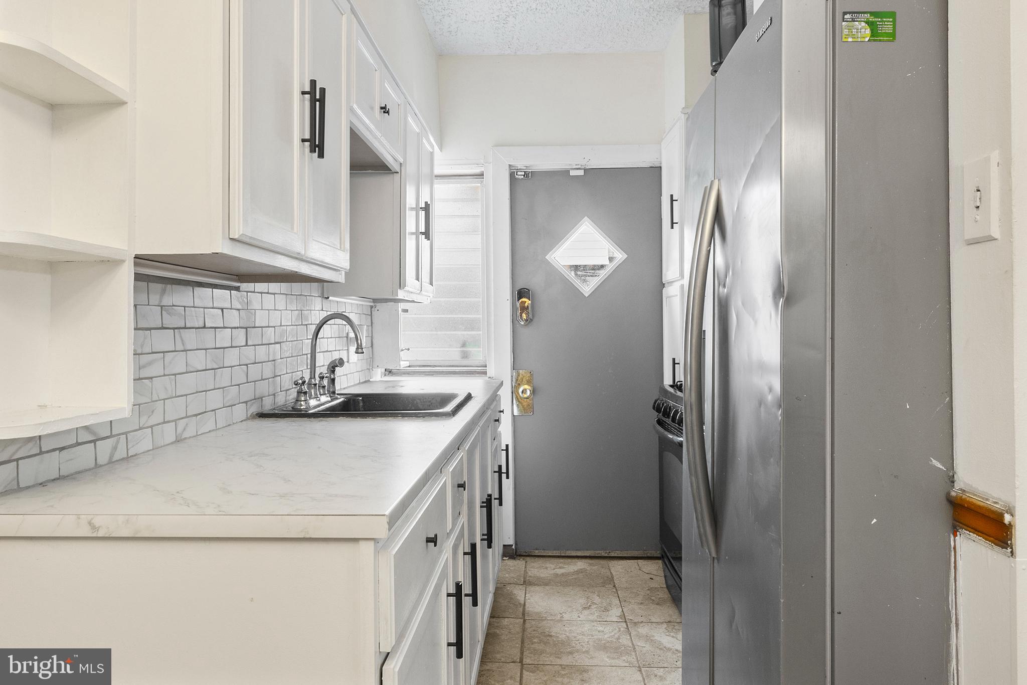 925 Kenmore Road Philadelphia, PA 19151 - Photo 9 of 23 Kitchen