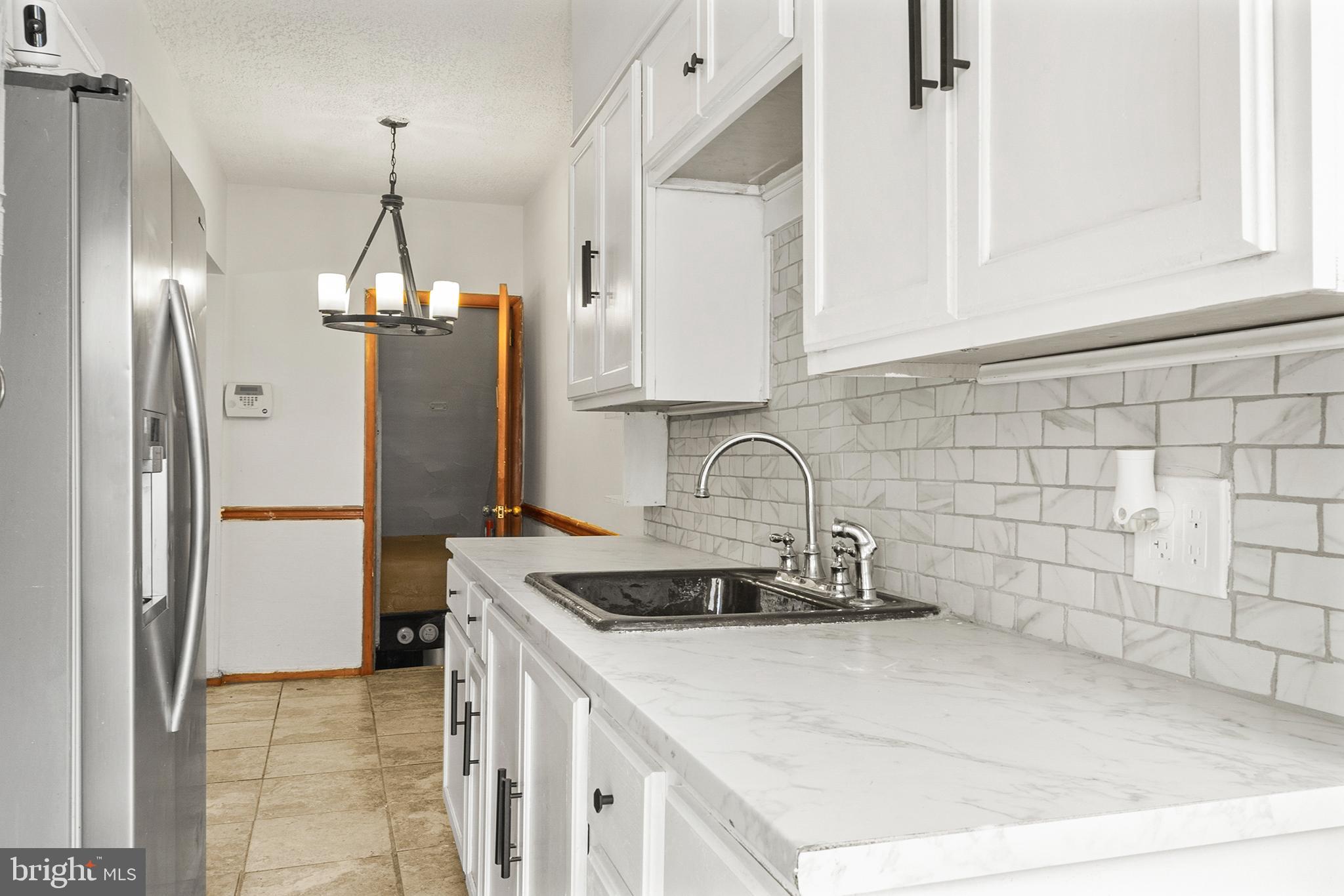 925 Kenmore Road Philadelphia, PA 19151 - Photo 10 of 23 Kitchen