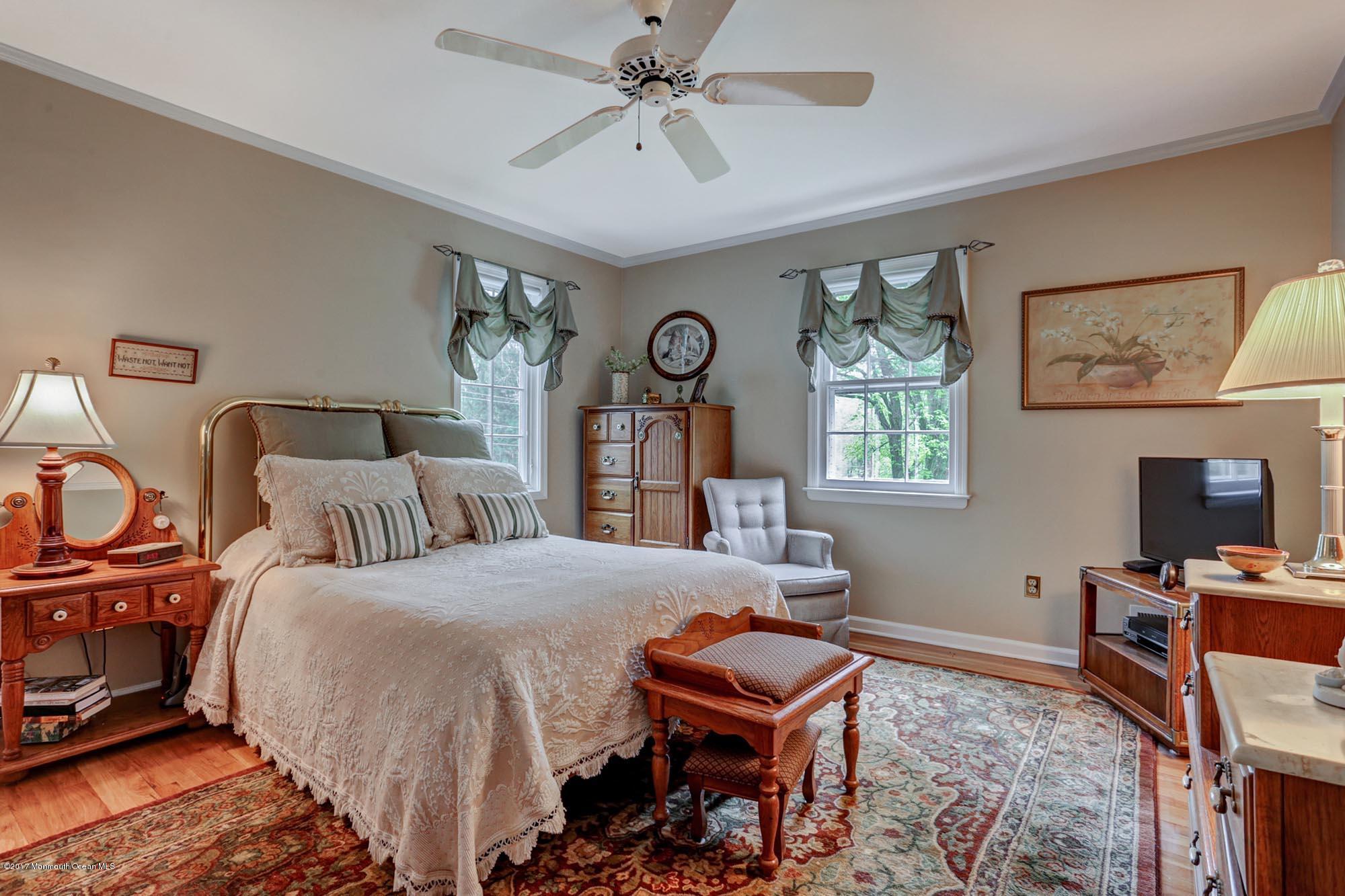 4 Georgetown Road Colts Neck, NJ 07722 - Photo 23 of 29 4 gt guest bed