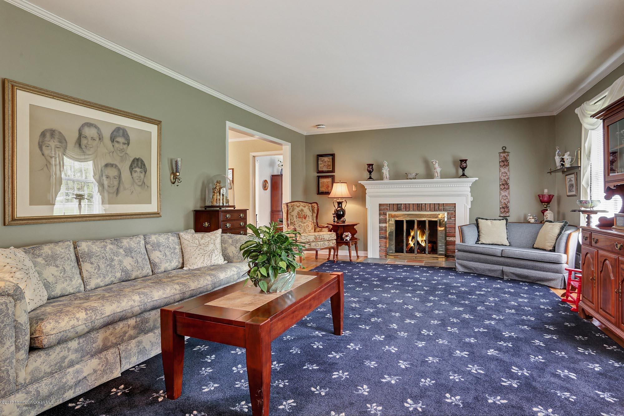 4 Georgetown Road Colts Neck, NJ 07722 - Photo 5 of 29 4 gt LR 1