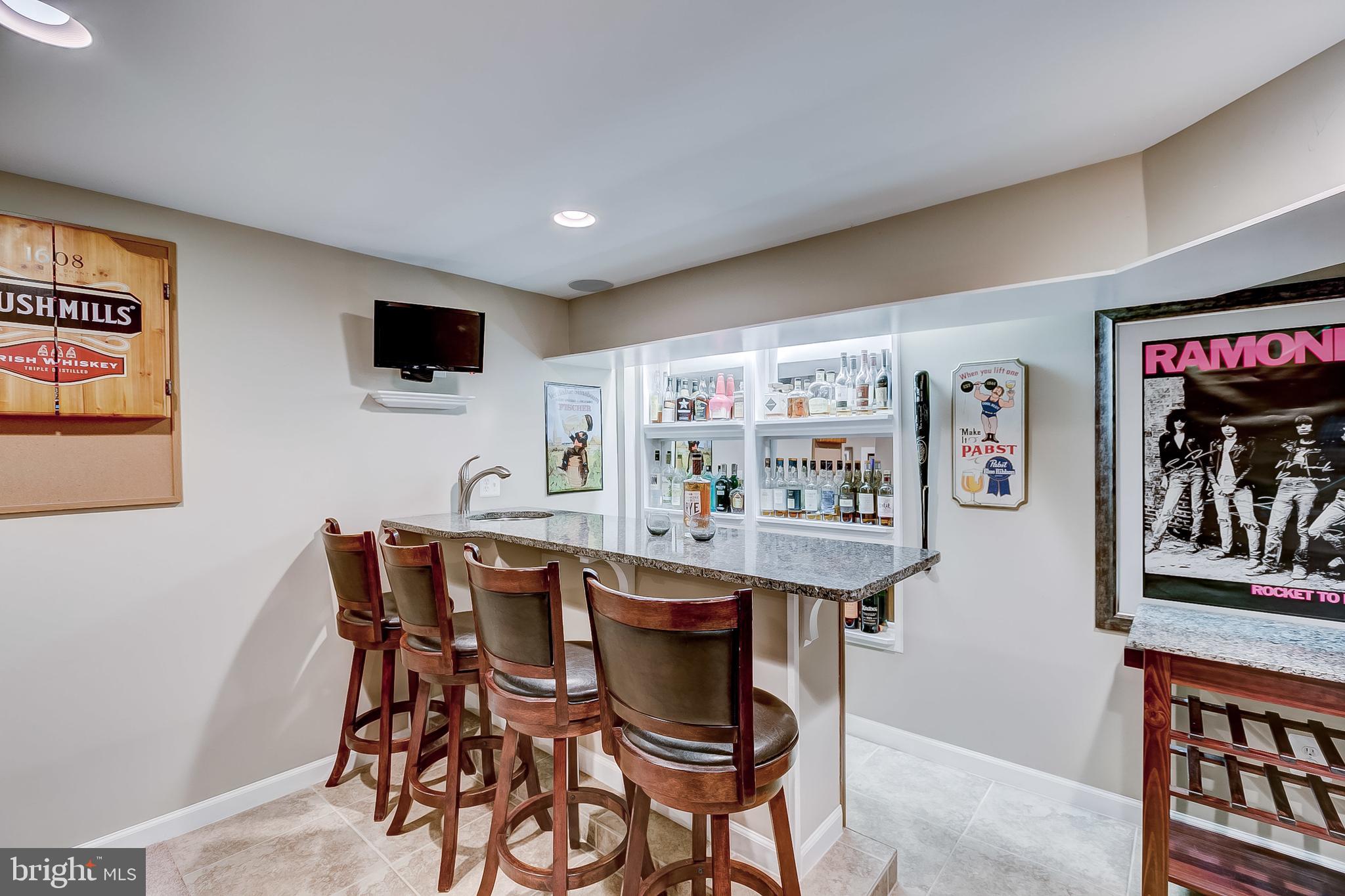 8 Somerset Road Baltimore, MD 21228 - Photo 33 of 56 Granite countertop bar