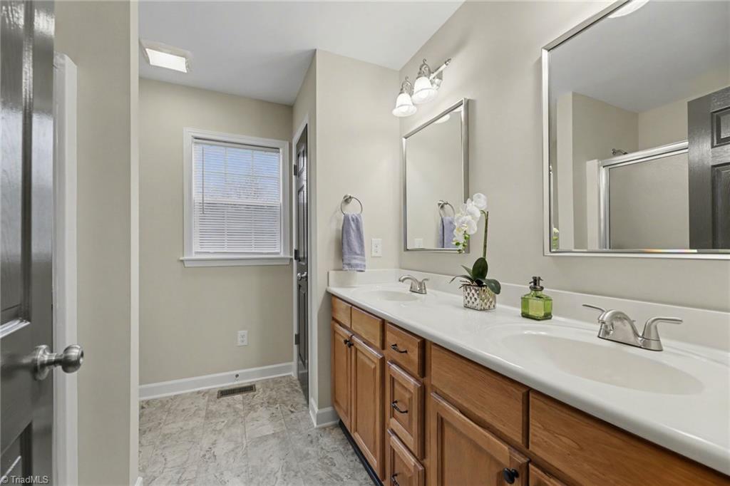 5421 Waynick Meadow Road Asheboro, NC 27205 - Photo 15 of 28 Primary Bath