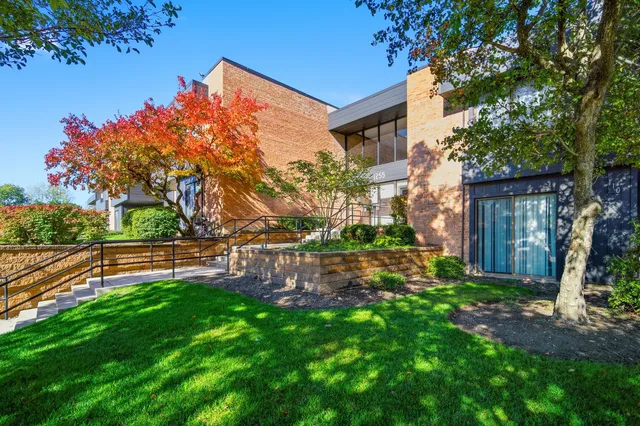 $2,000 | 1255 North Sterling Avenue, Unit 206, Palatine, IL 60067