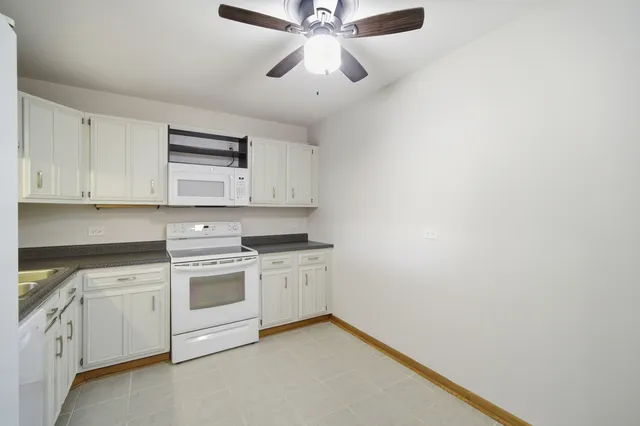 $2,000 | 1255 North Sterling Avenue, Unit 206, Palatine, IL 60067