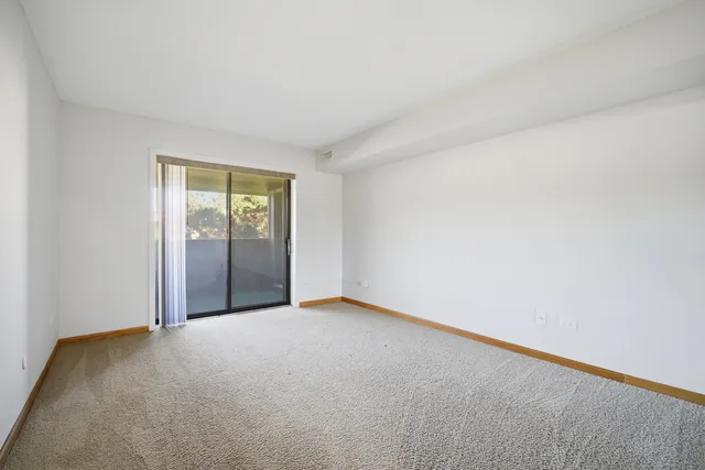 $2,000 | 1255 North Sterling Avenue, Unit 206, Palatine, IL 60067